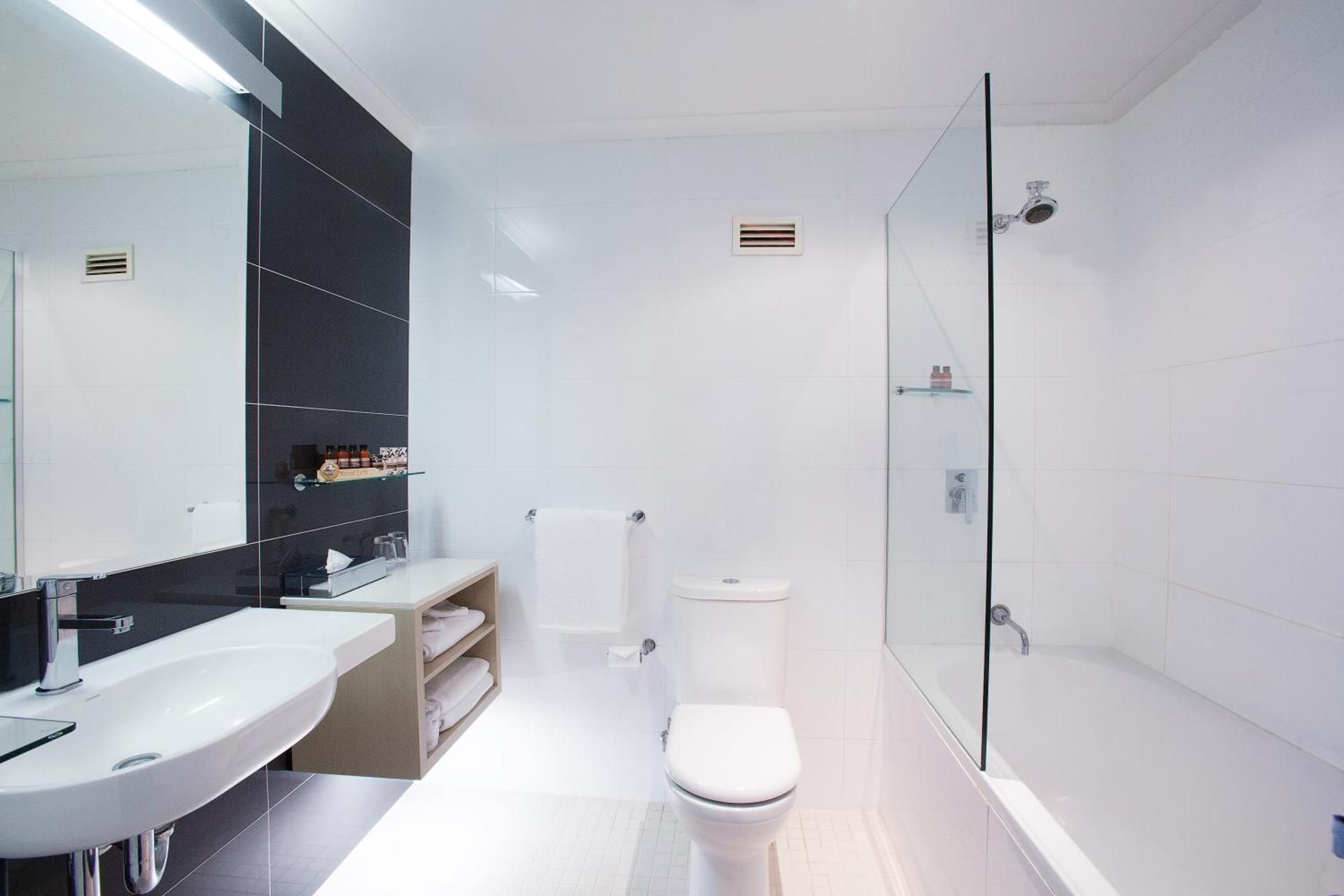 1 Queen 2 Single Beds, Nonsmoking, Family Room, Bush View