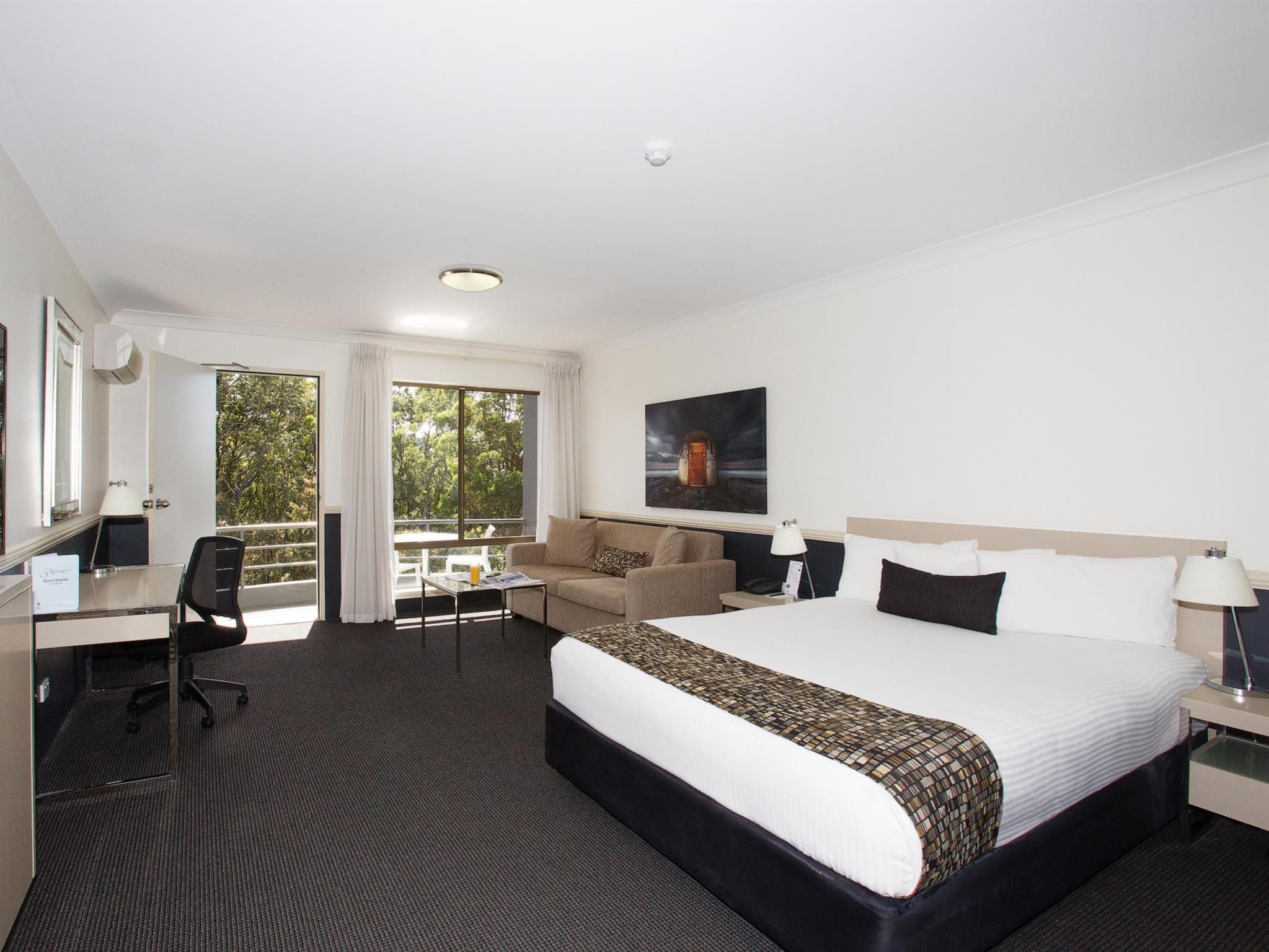 Best Western Plus Apollo Hotel Newcastle 1 Queen Bed, Nonsmoking, Deluxe Room, Bush View