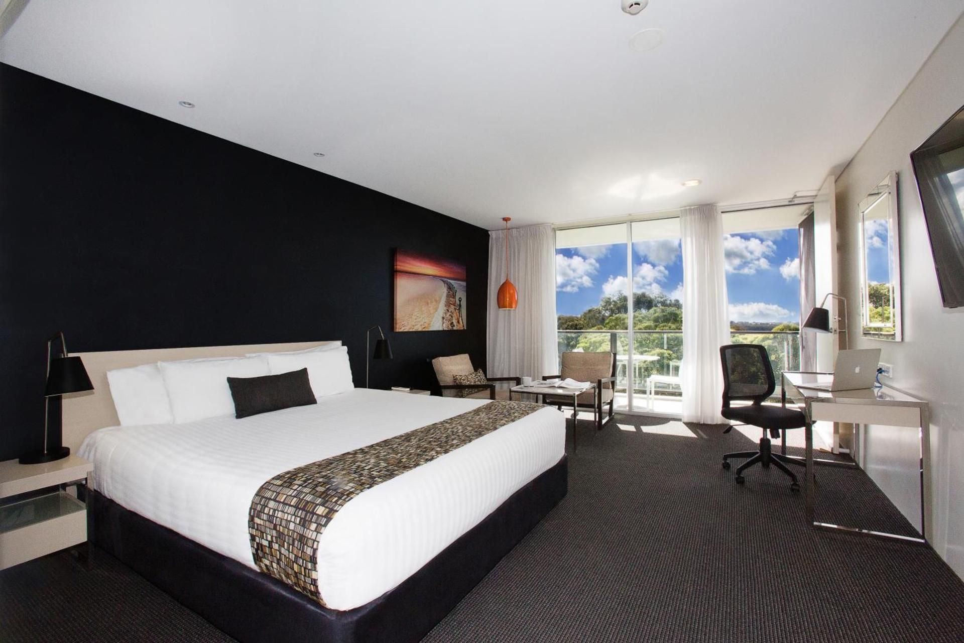 Best Western Plus Apollo Hotel Newcastle 1 King Bed, Nonsmoking, Executive Room, Balcony, Bush View