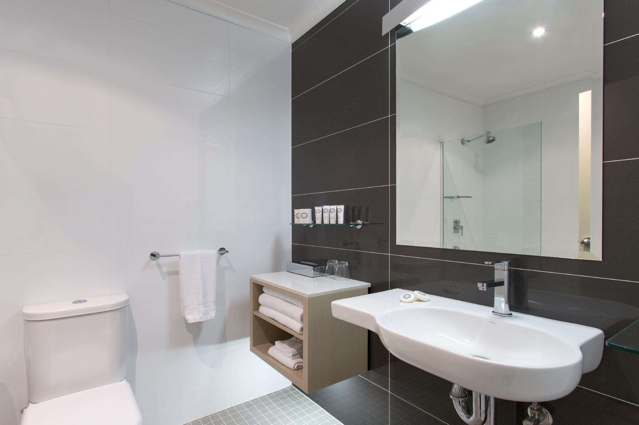 Best Western Plus Apollo Hotel Newcastle 1 Queen Bed, Nonsmoking, Deluxe Room, Bush View 2