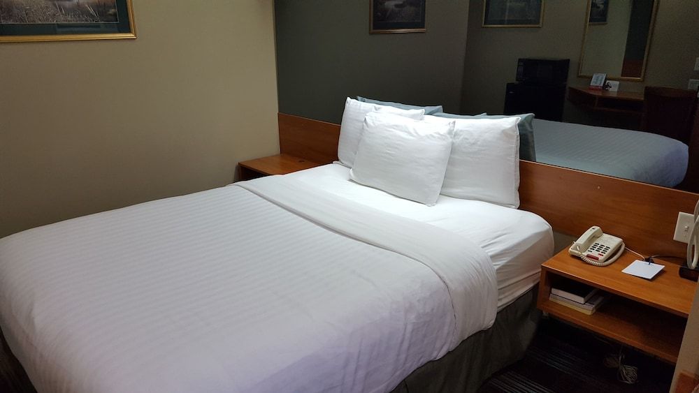 Standard Room, 1 Queen Bed