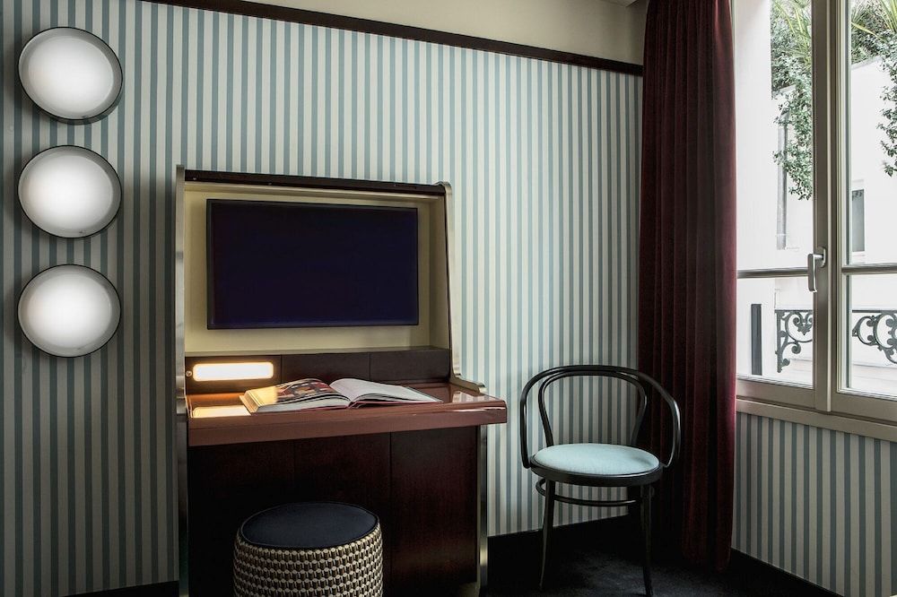 Hôtel du Rond-Point des Champs-Élysées Classic Double Room 6