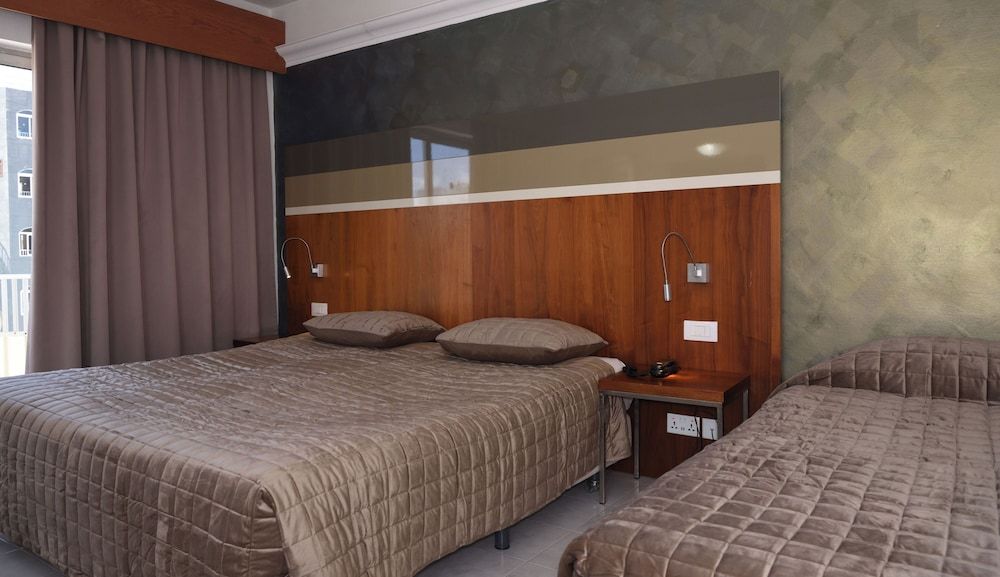 Family Room, Multiple Beds