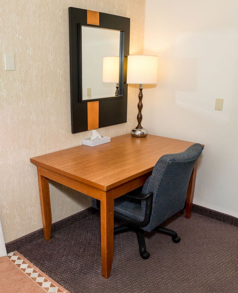 Cedar Park Whirlpool Suites Deluxe Room, 1 King Bed 4