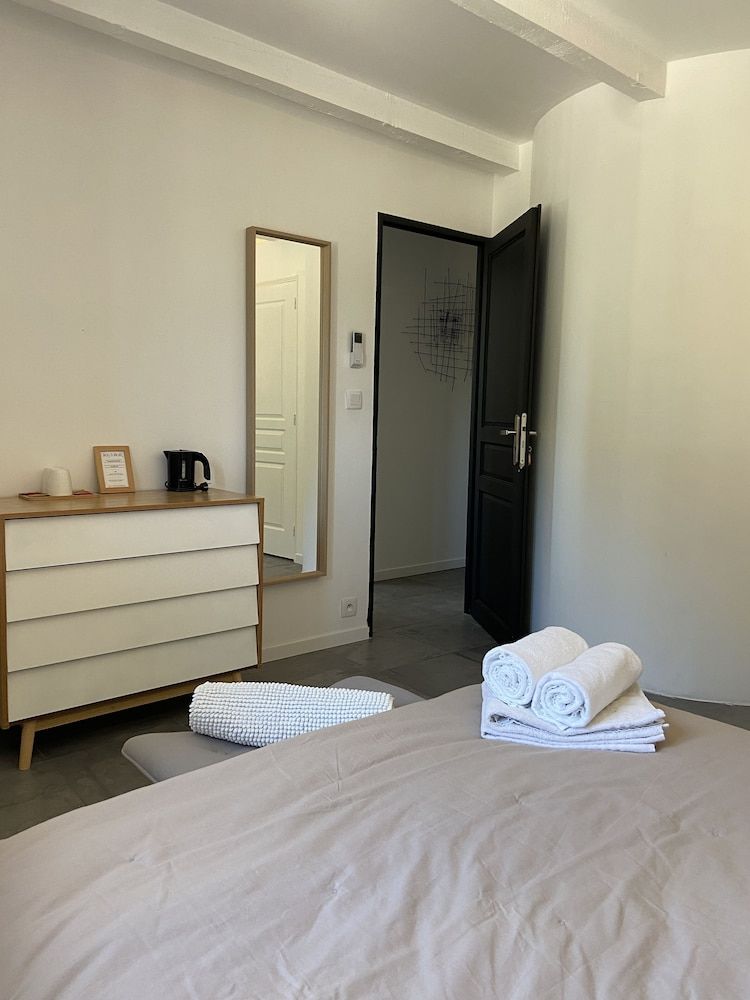 Mas Lafleur Double Room (Chic) 5