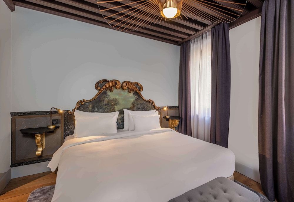 Cour des Loges Lyon, A Radisson Collection Hotel Premium Room (Collection) 3