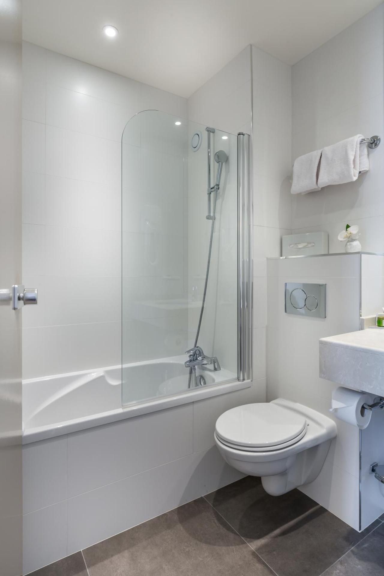 Hotel de la Residence du Berry Small Double 2