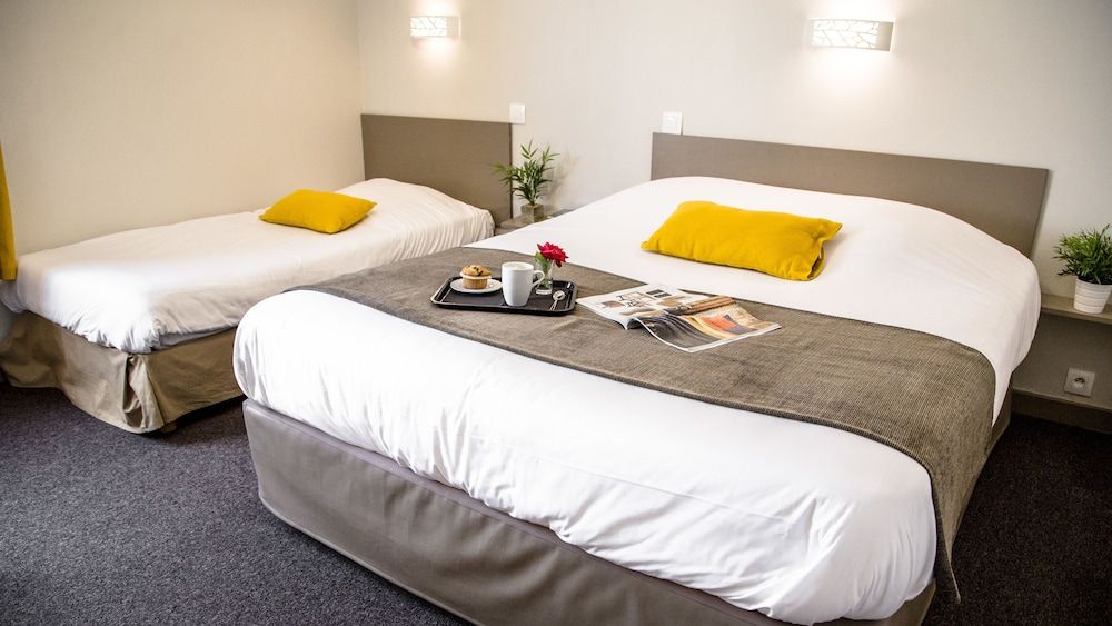 Hôtel de La Pommeraie Triple Room 10