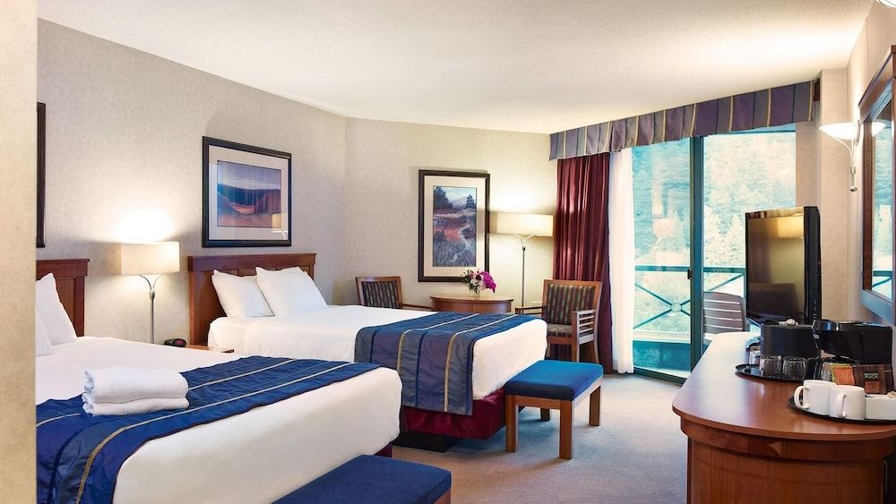 Harrison Hot Springs Resort and Spa Queen Room with Two Queen Beds and Mountain View 2