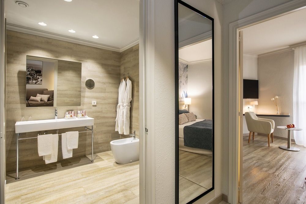 Sallés Hotel Málaga Centro Family Room 4