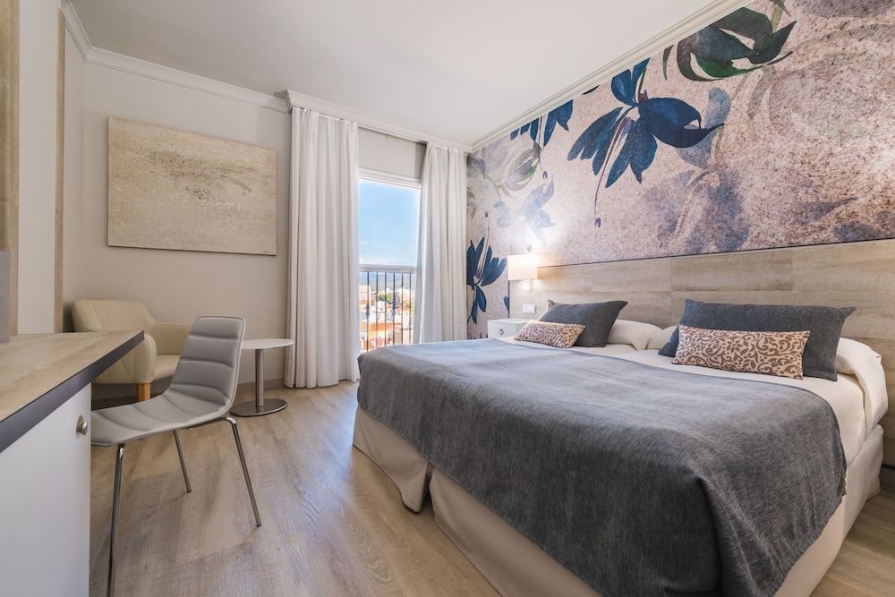 Sallés Hotel Málaga Centro Family Room 2