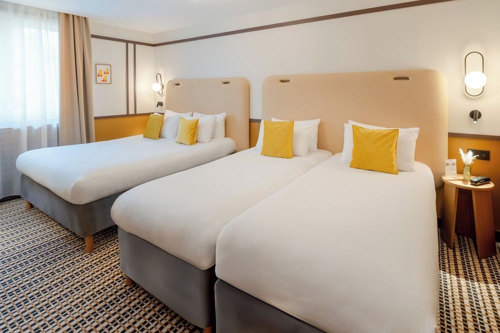 Best Western Plus Au Grand Saint Jean Family Room, 1 Queen Bed, Non Smoking, Bathtub (with Sofabed)