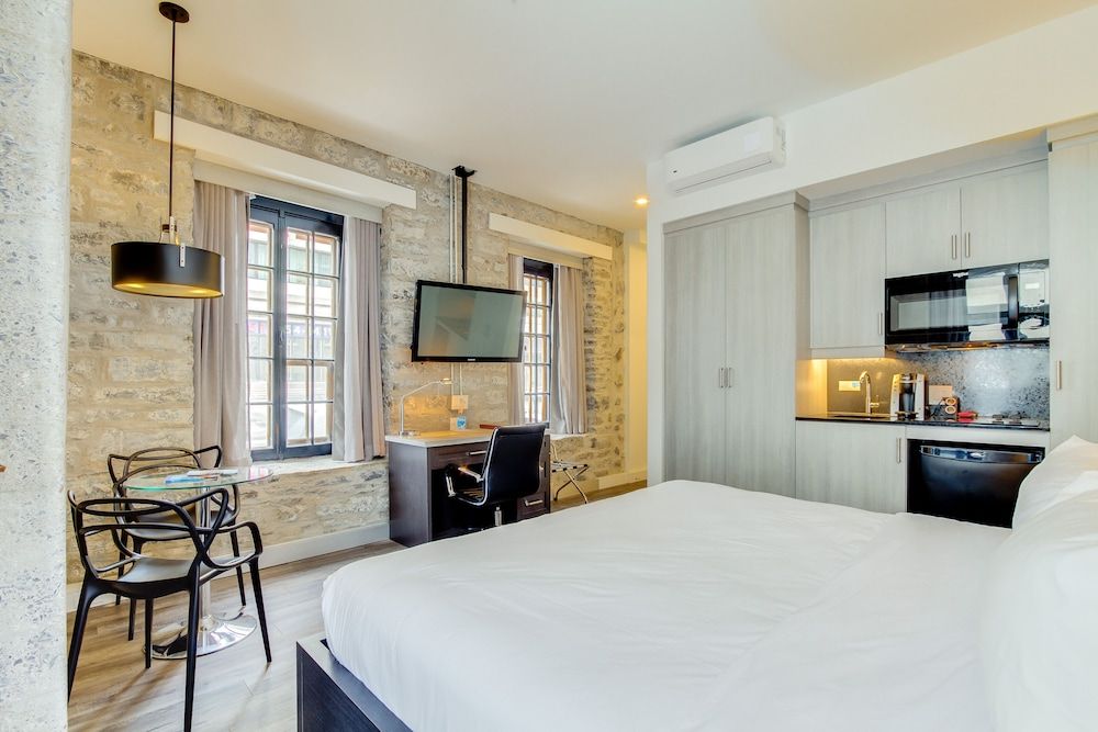 Hotel Port Royal Deluxe Room, 1 Queen Bed (pets allowed first floor only) 3