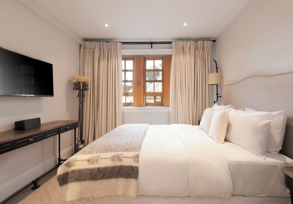 Hotel Port Royal Room Jean-Talon ( Building B, No pets Allowed) 2