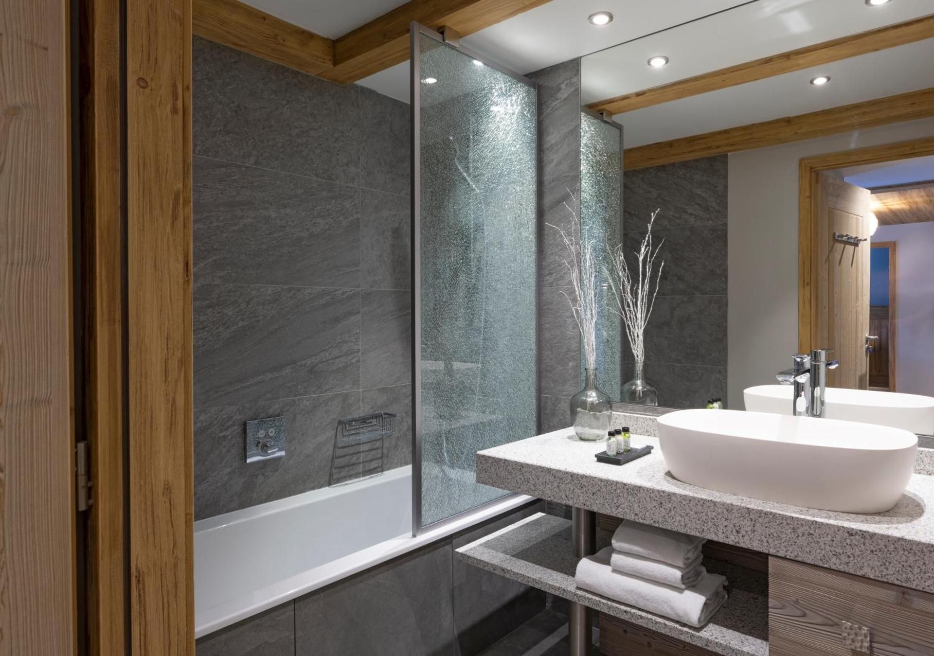 One-Bedroom Apartment for 4 people with Spa Access