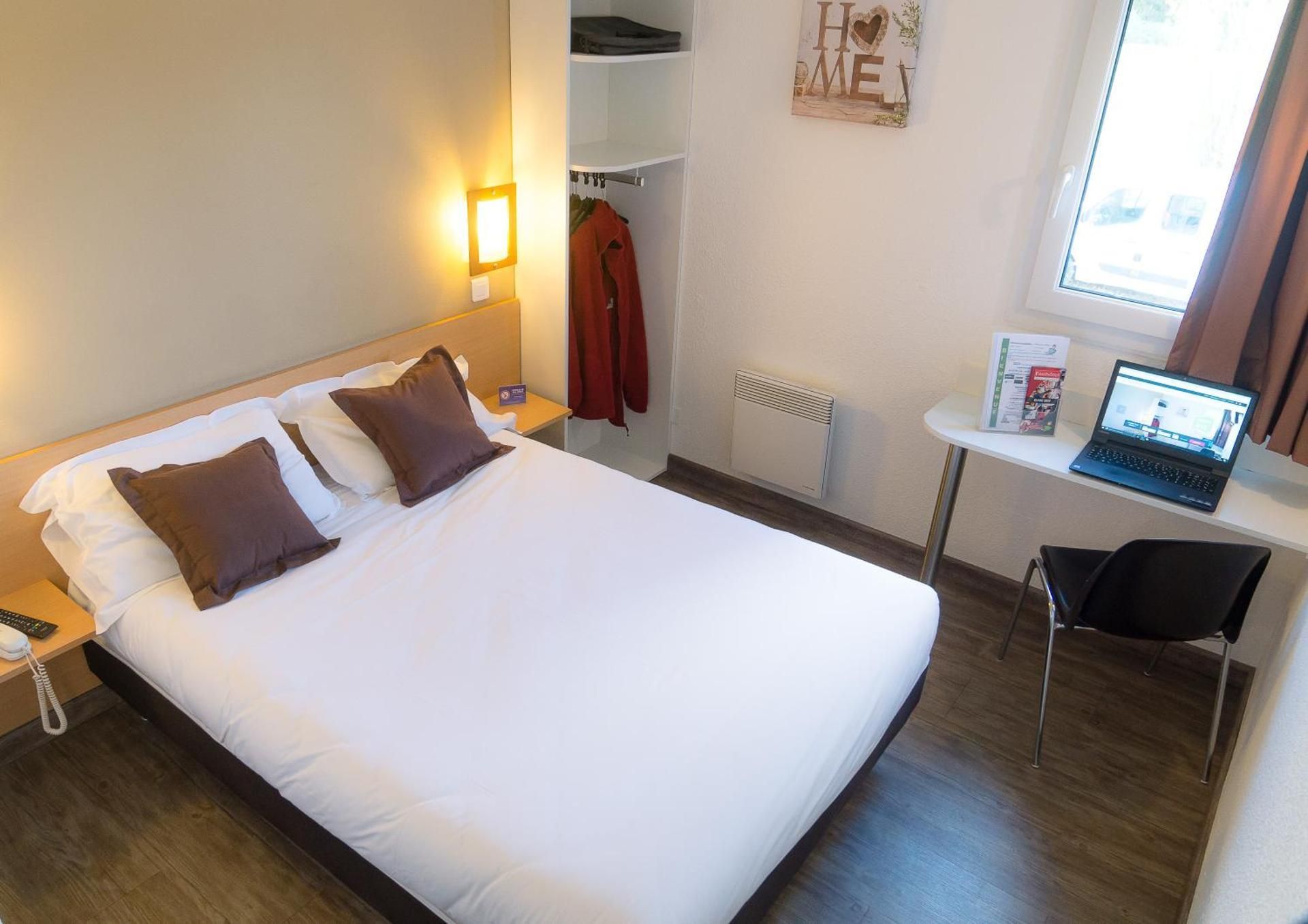 Double Room with Air-Conditioning