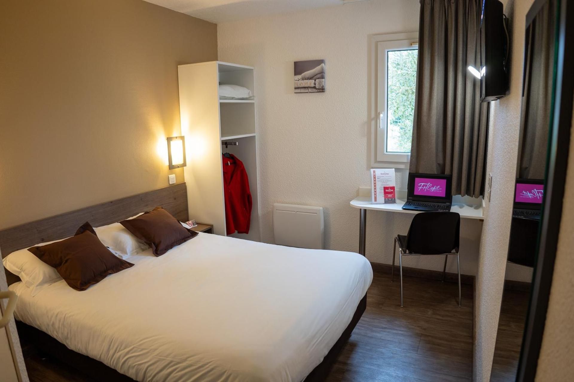 Double Room with Air-Conditioning