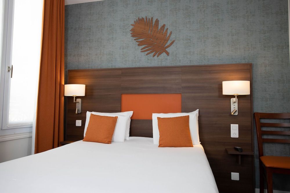 Continental Hôtel Double Room (Air Conditioning) 9