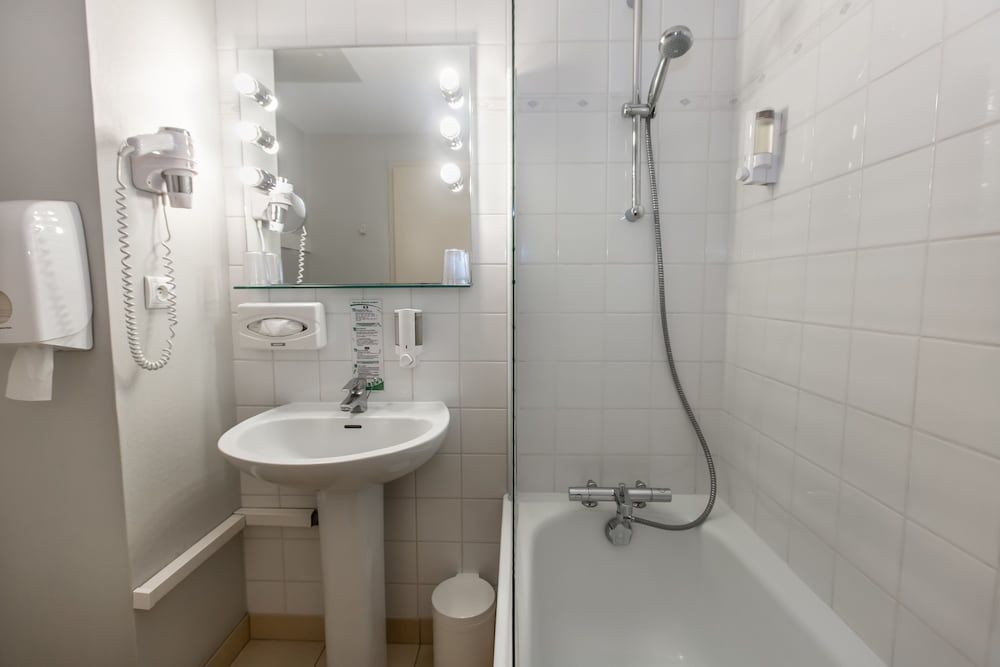 Continental Hôtel Superior Triple Room (Climatisée) 3