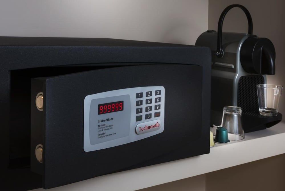 Hotel Andrea Classic Double Room, Courtyard View 6