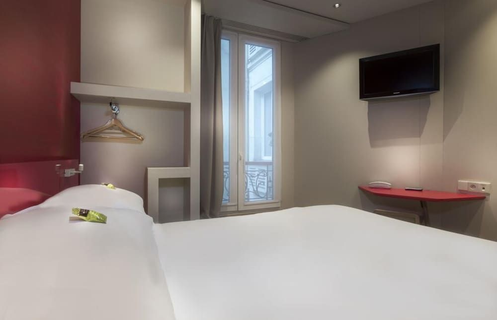 Hotel Andrea Classic Double Room, Courtyard View 5