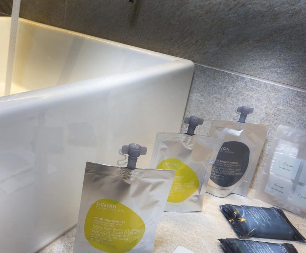 Hotel Andrea Classic Double Room, Courtyard View 3