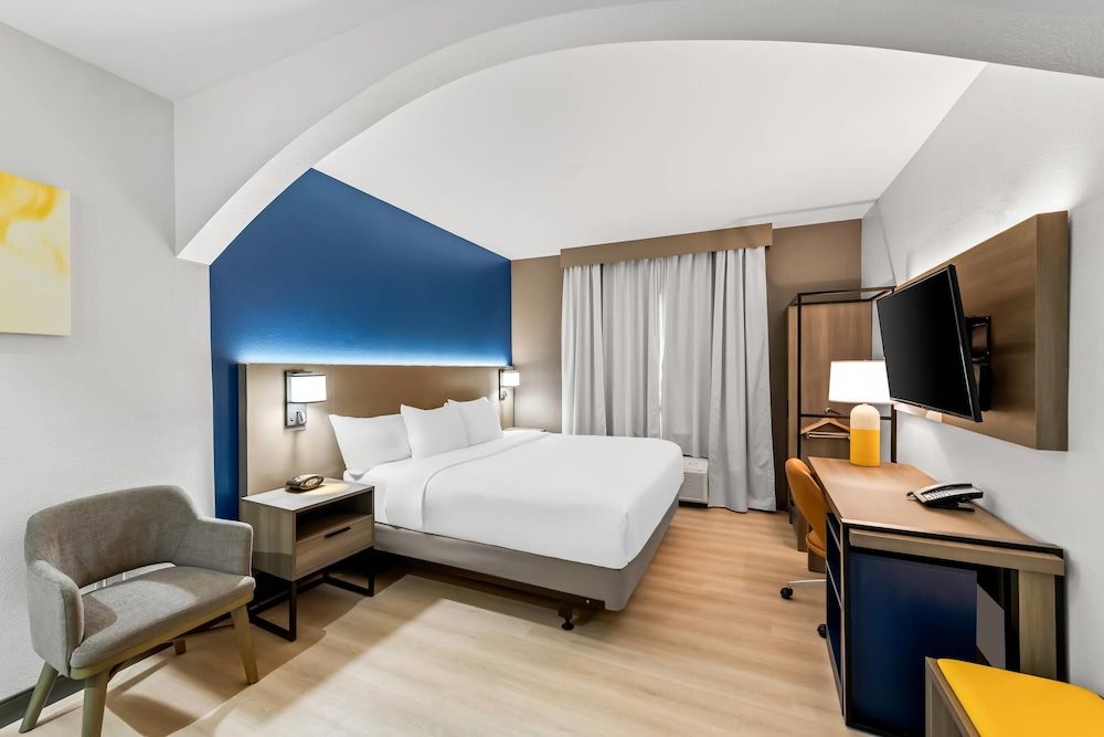 Suite, 1 king bed, Wheelchair accessible shower, non smoking