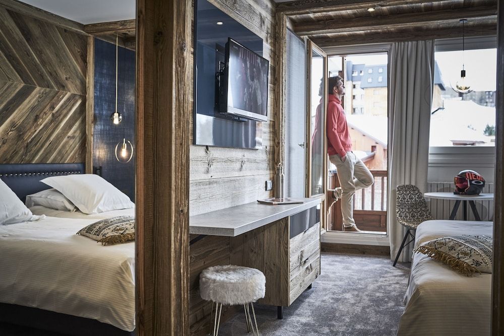 Standard Double or Twin Room, Balcony, Mountain View (South Facing)