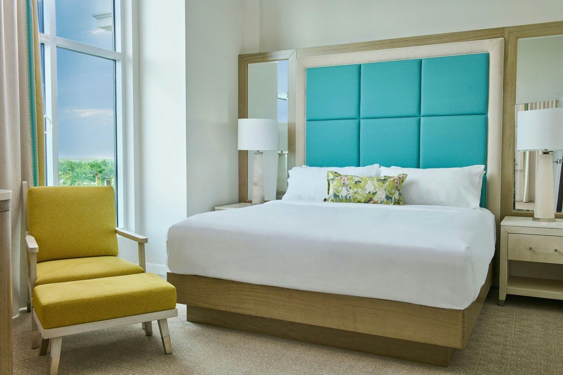 1 Bedroom Suite, 1 King, Sofa bed, Deluxe