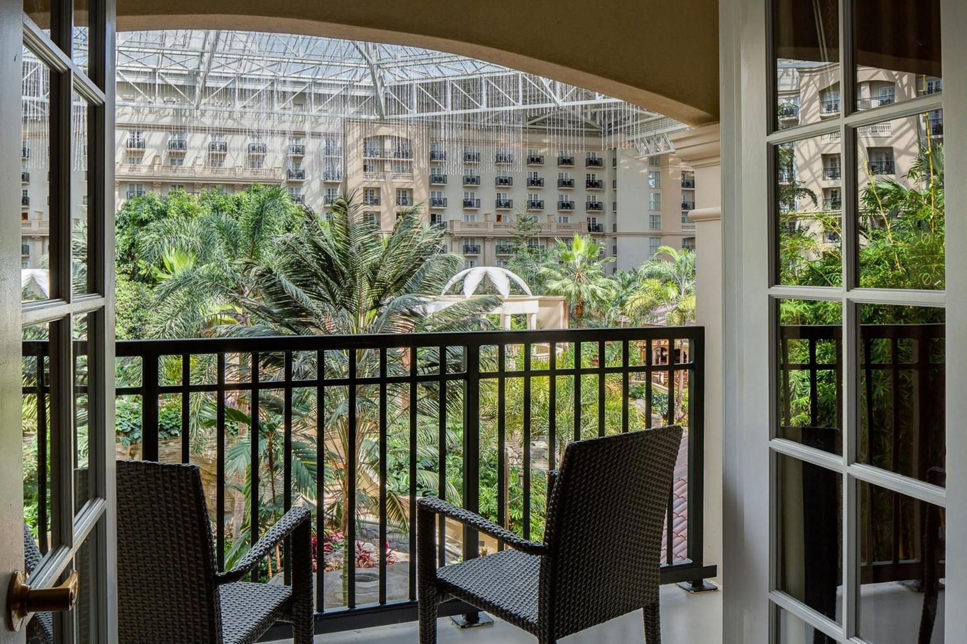 King Room with Main Atrium View/Emerald Bay/Balcony - Mobility Accessible with Roll-In Shower 