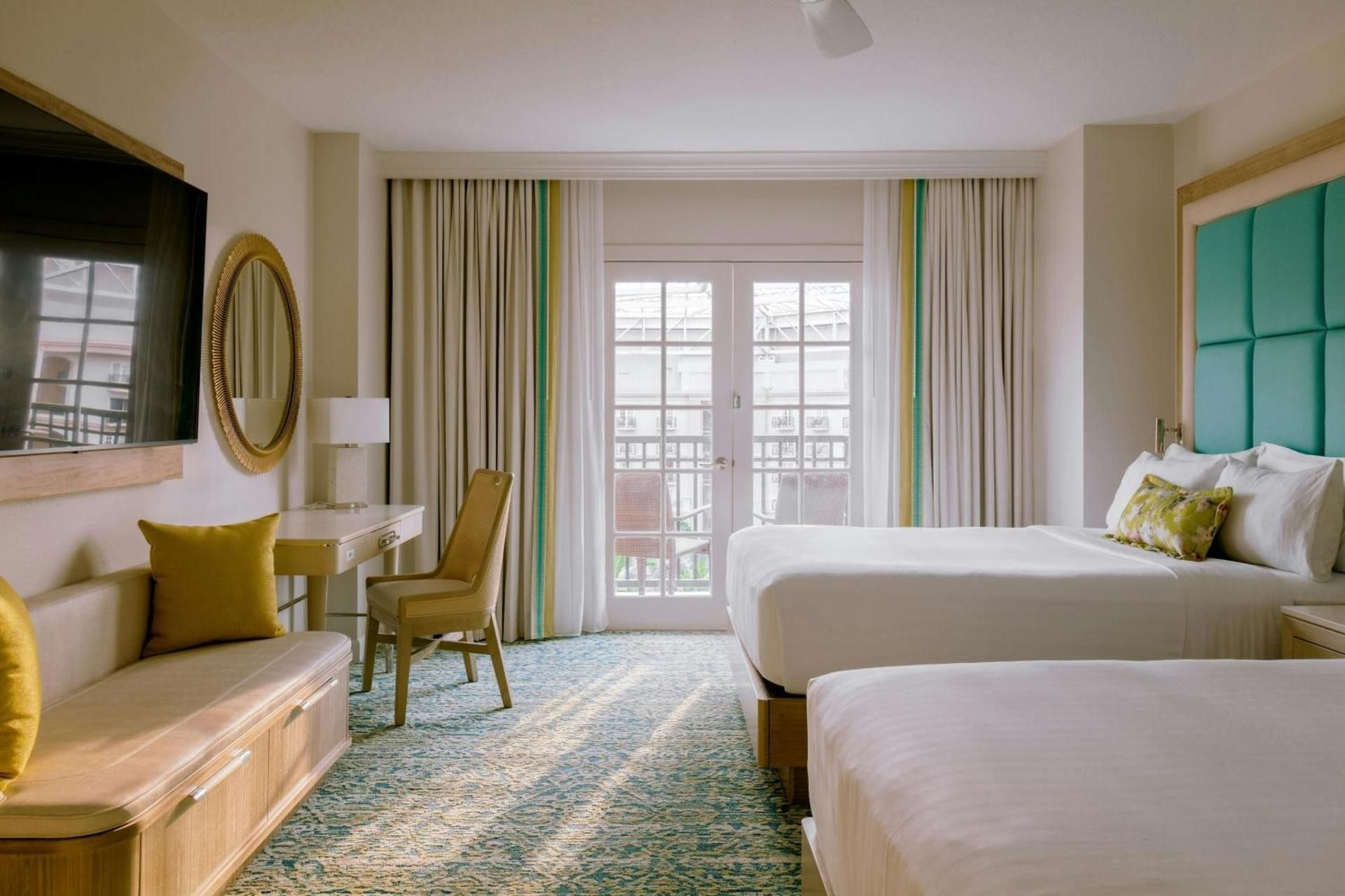 Queen Room with Two Queen Beds, Main Atrium View and Adapted Tub - Mobility Accessible/Balcony