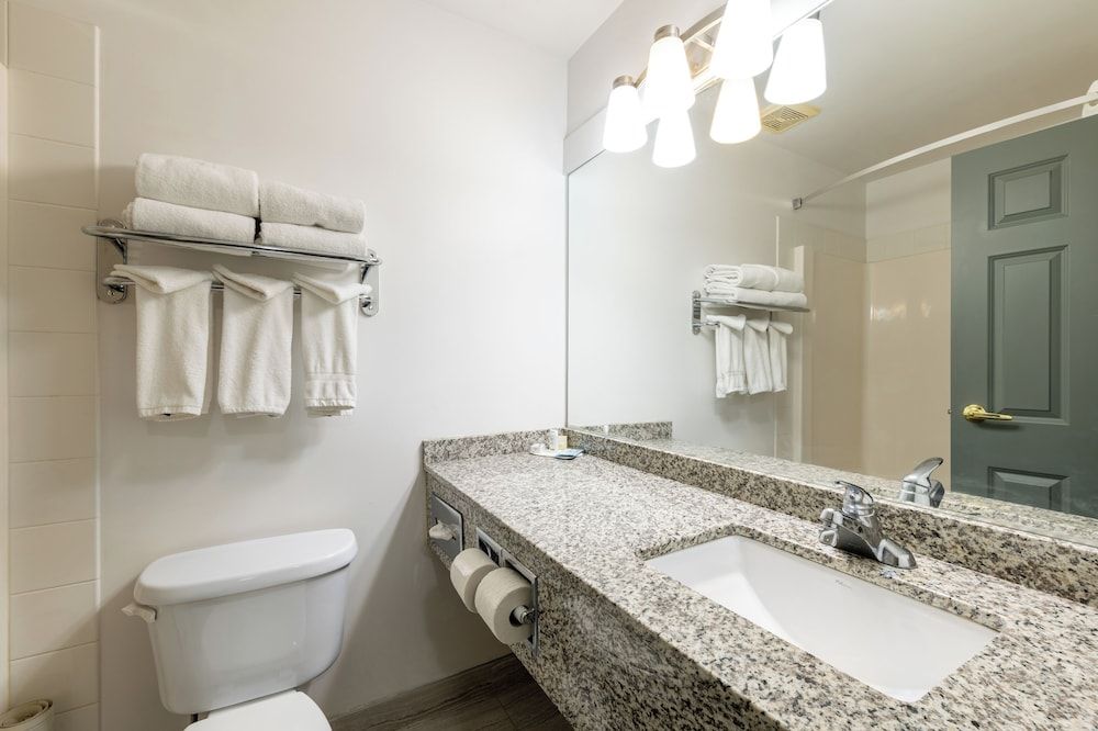 Ramada Limited Golden Room, 2 Queen Beds, Non Smoking 3