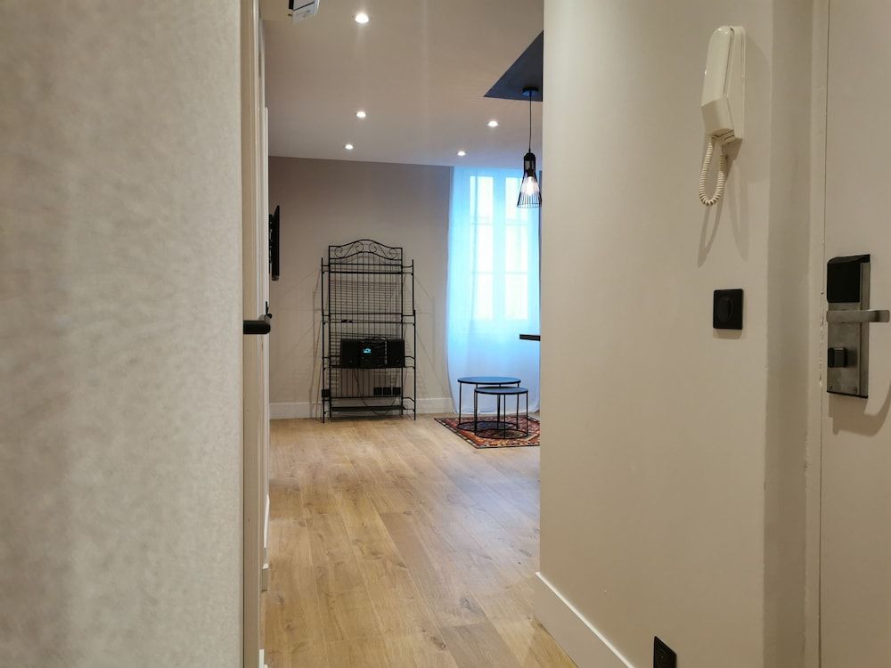 7 Art Hotel Cannes Apartment (41m2) - Nearby the Hotel 8