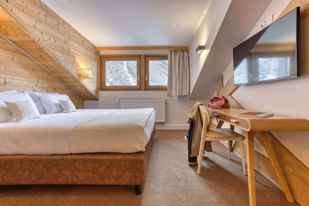 Triple Room, Pool Access, Mountainside