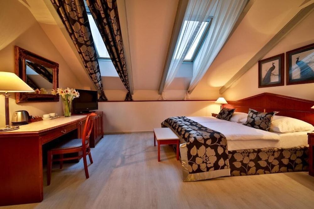 Hotel Carlton Standard Double or Twin Room 6