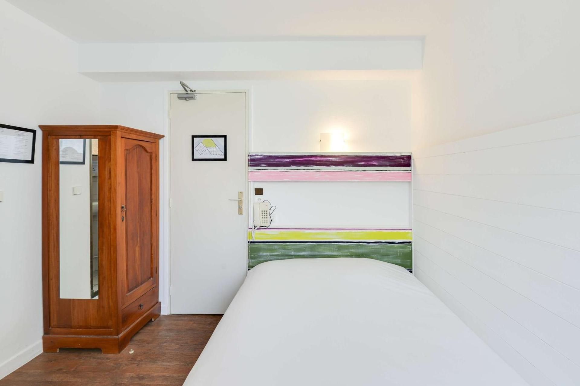 Brit Hotel Notre Dame Double Room with Shower