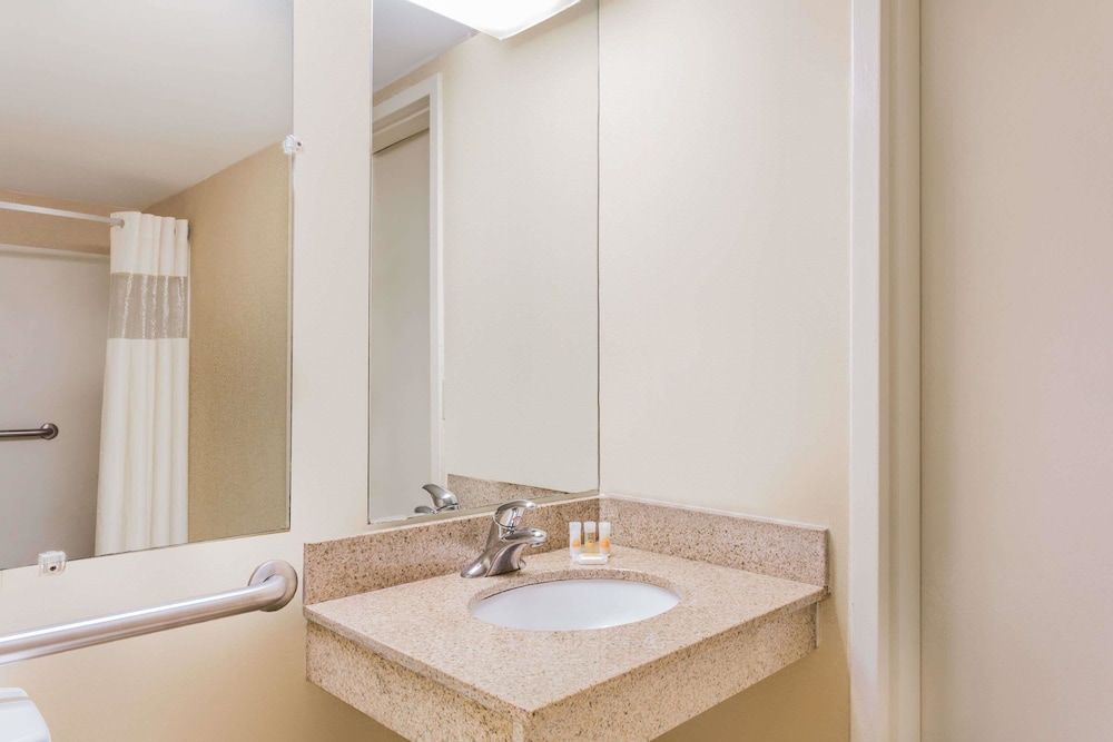 Room, 2 Double Beds, Accessible, Non Smoking (Bathtub w/ Grab Bars)
