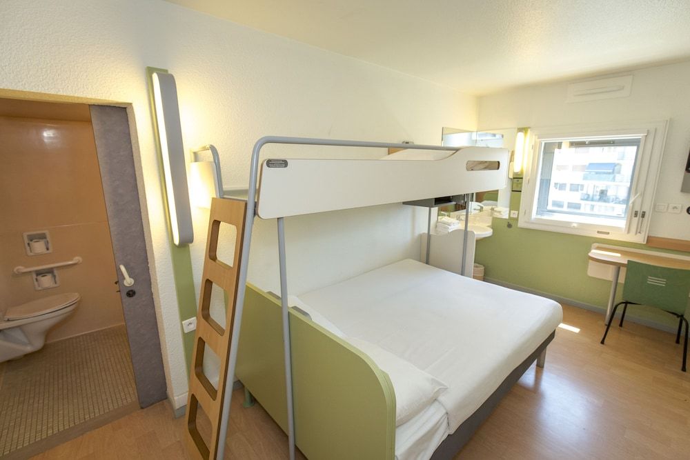 ibis budget Marseille Timone Triple Room, Multiple Beds 5