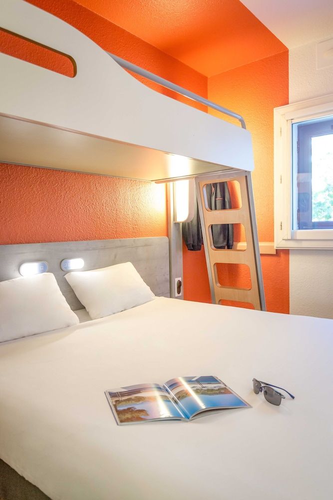 ibis budget Marseille Timone Triple Room, Multiple Beds 2