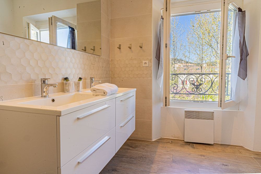 Domaine de l'Aufrene Family Room (Camelia) 7