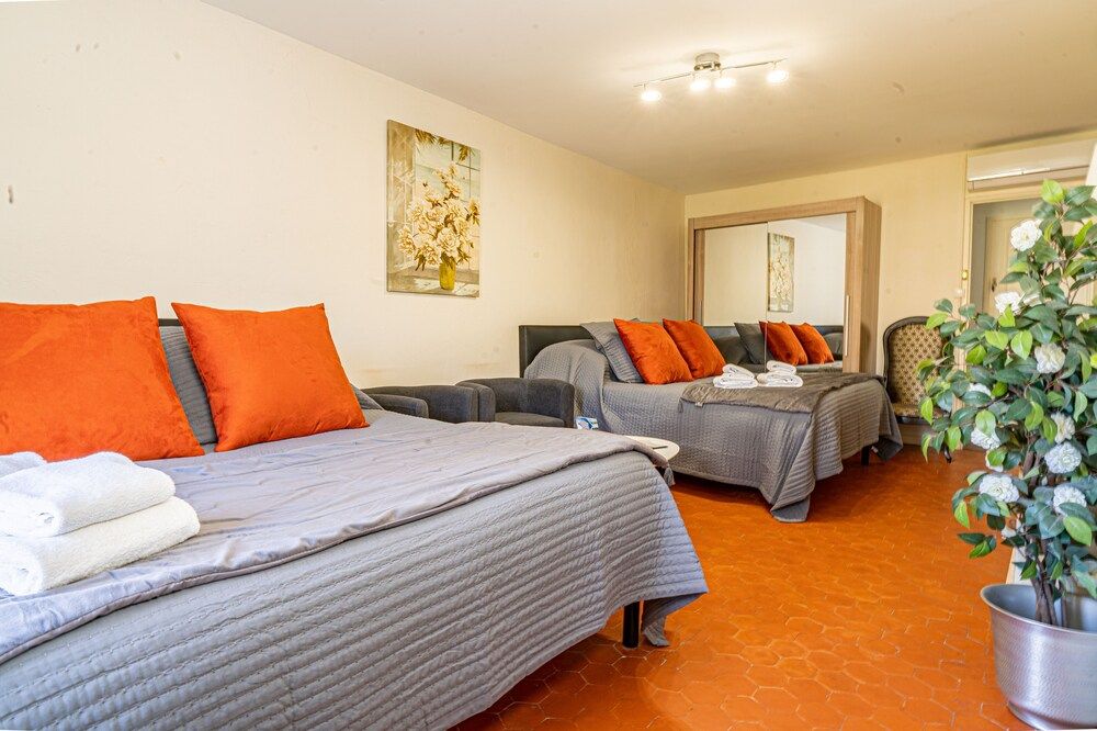 Domaine de l'Aufrene Family Room (Camelia) 2