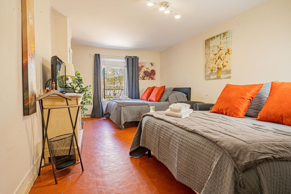 Domaine de l'Aufrene Family Room (Camelia)