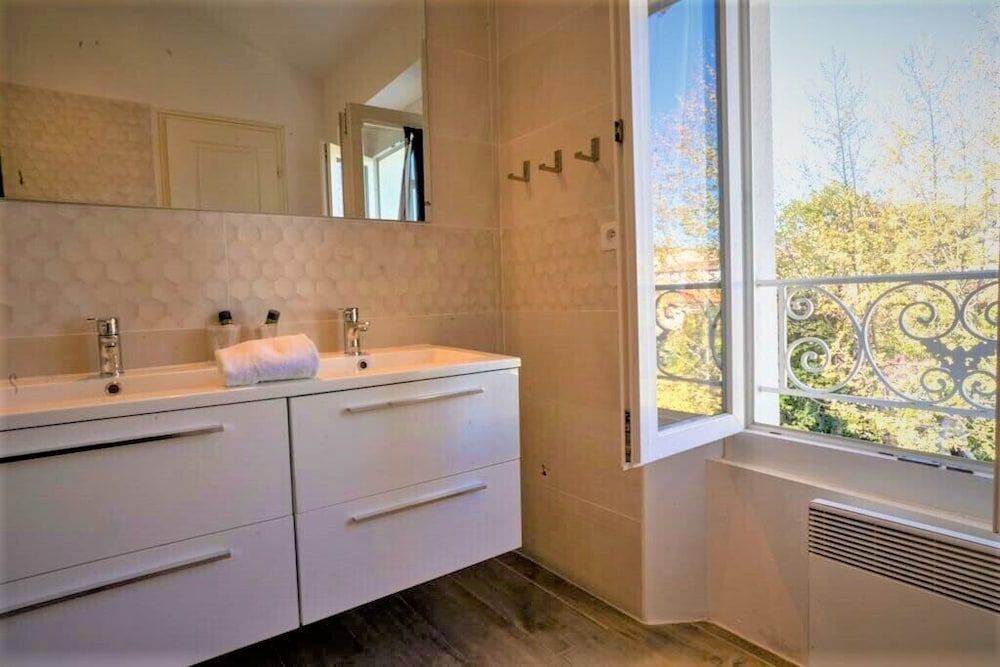 Domaine de l'Aufrene Family Room (Camelia) 6