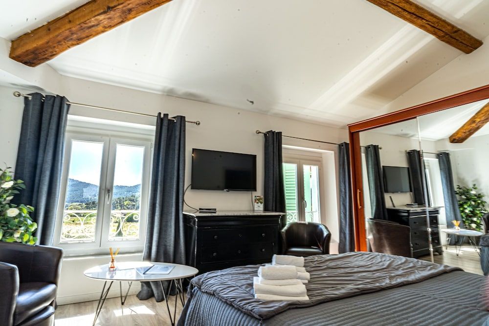 Domaine de l'Aufrene Superior Double Room (Lauriers roses) 3