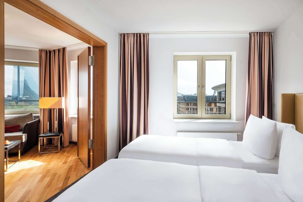 Lindner Hotel Frankfurt Main Plaza, part of JdV by Hyatt Room, 2 Twin Beds 2
