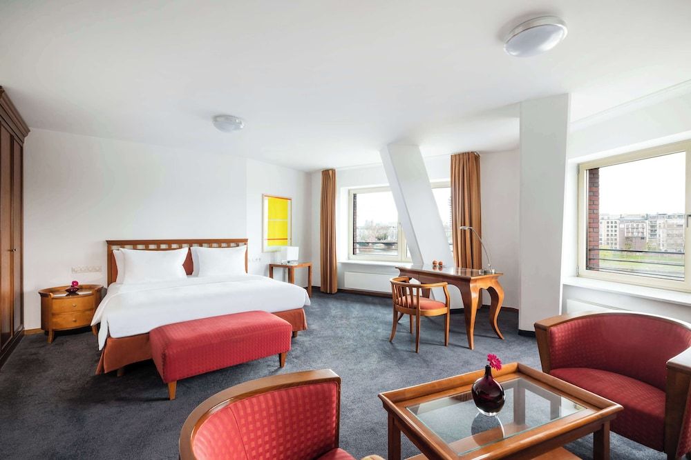 Deluxe Room, 1 King Bed, Kitchenette