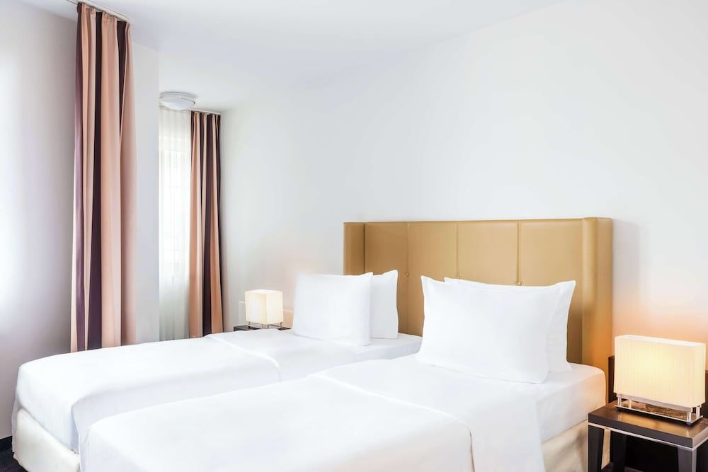 Lindner Hotel Frankfurt Main Plaza, part of JdV by Hyatt Room, 2 Twin Beds