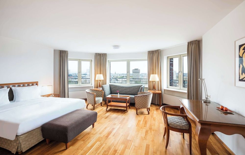 Deluxe Room, 1 King Bed (Skyline View)