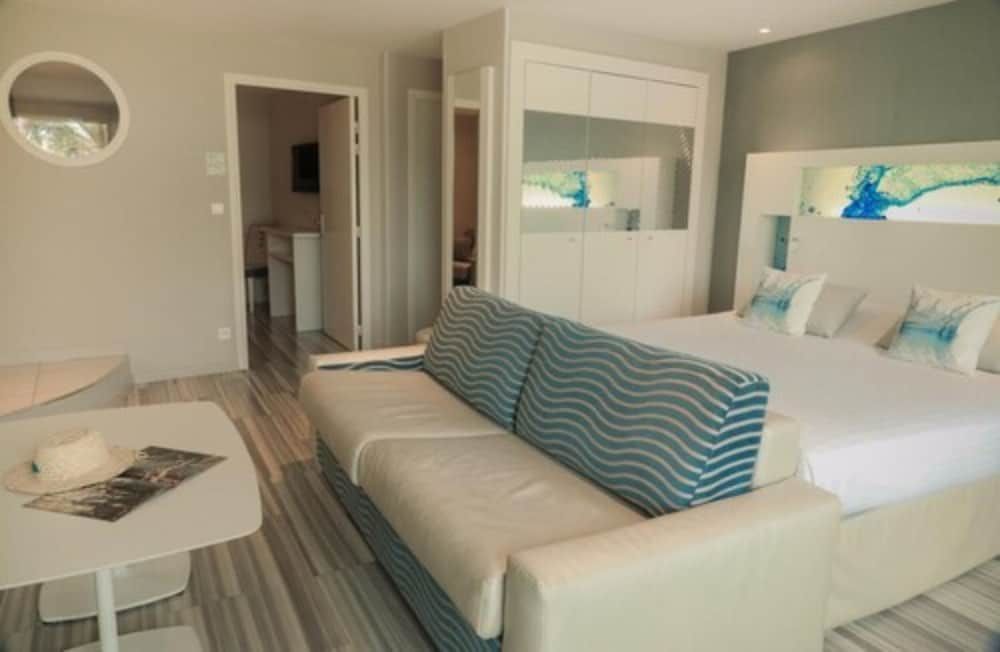Suite, Sea View