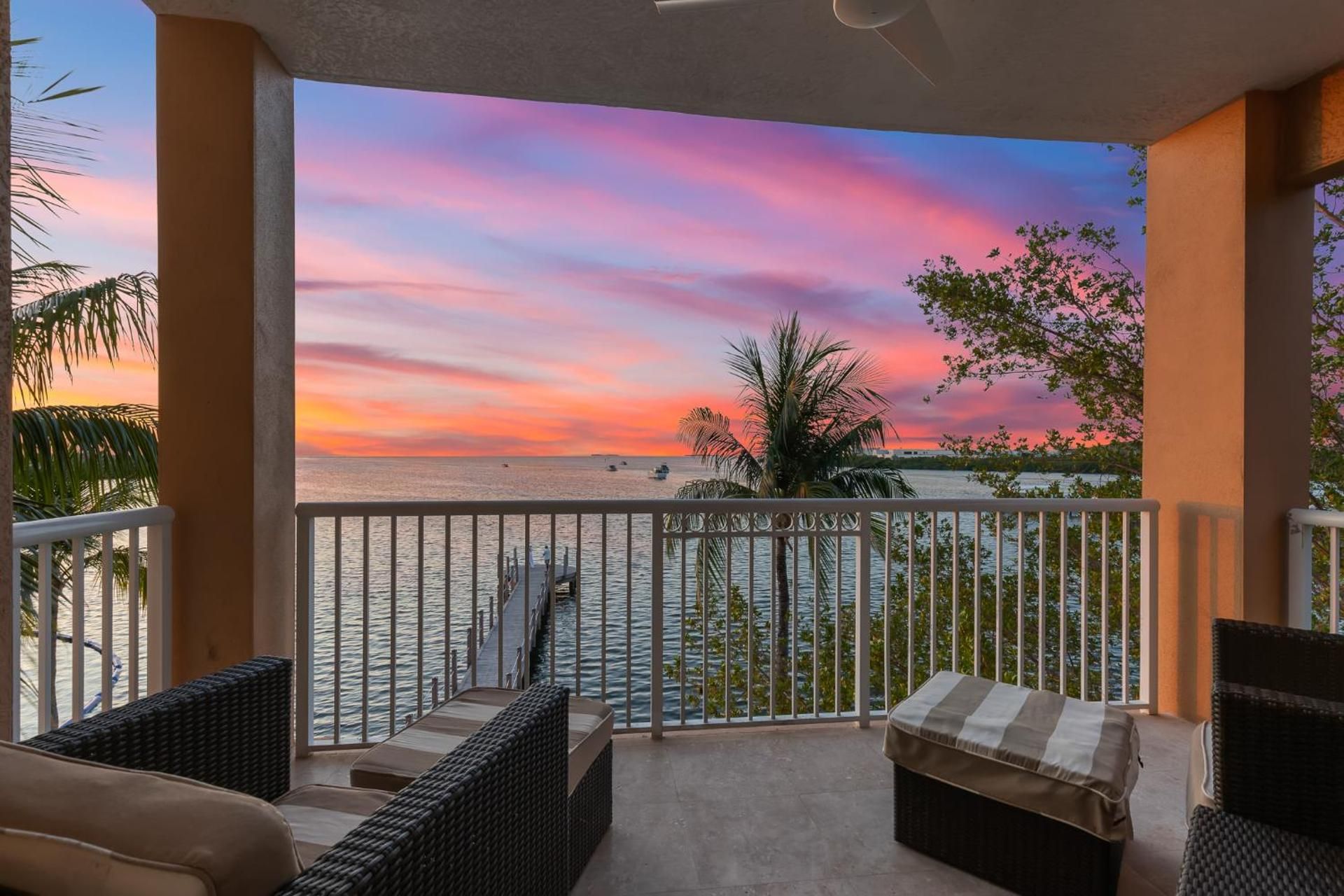 Ocean Front 1BR Suite with Direct Beach Access